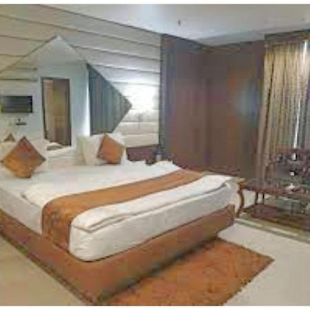 Hotel D Grand, บาแรลลี ภายนอก รูปภาพ