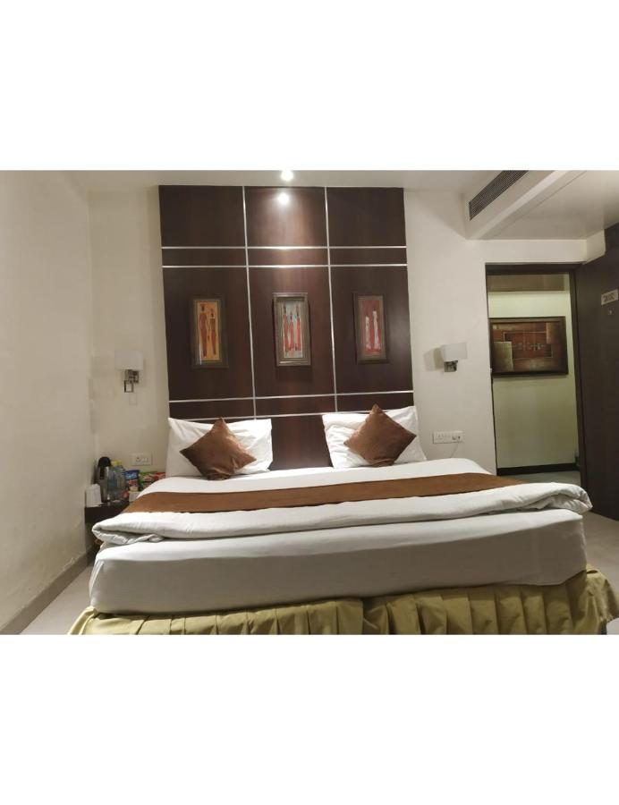 Hotel D Grand, บาแรลลี ภายนอก รูปภาพ