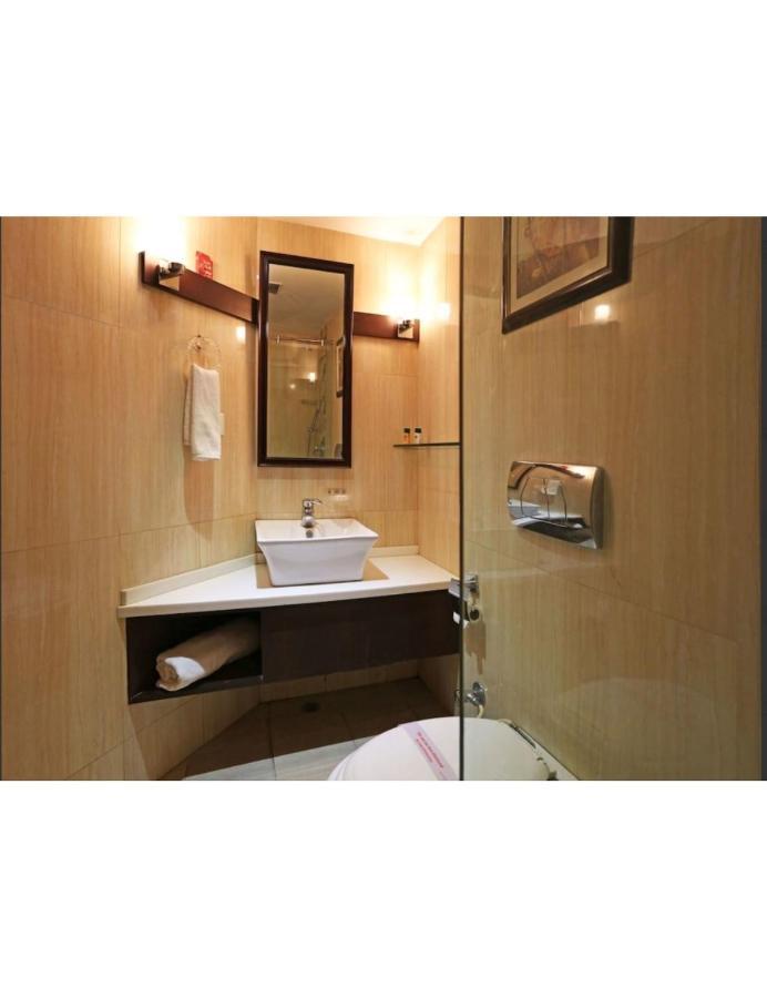 Hotel D Grand, บาแรลลี ภายนอก รูปภาพ