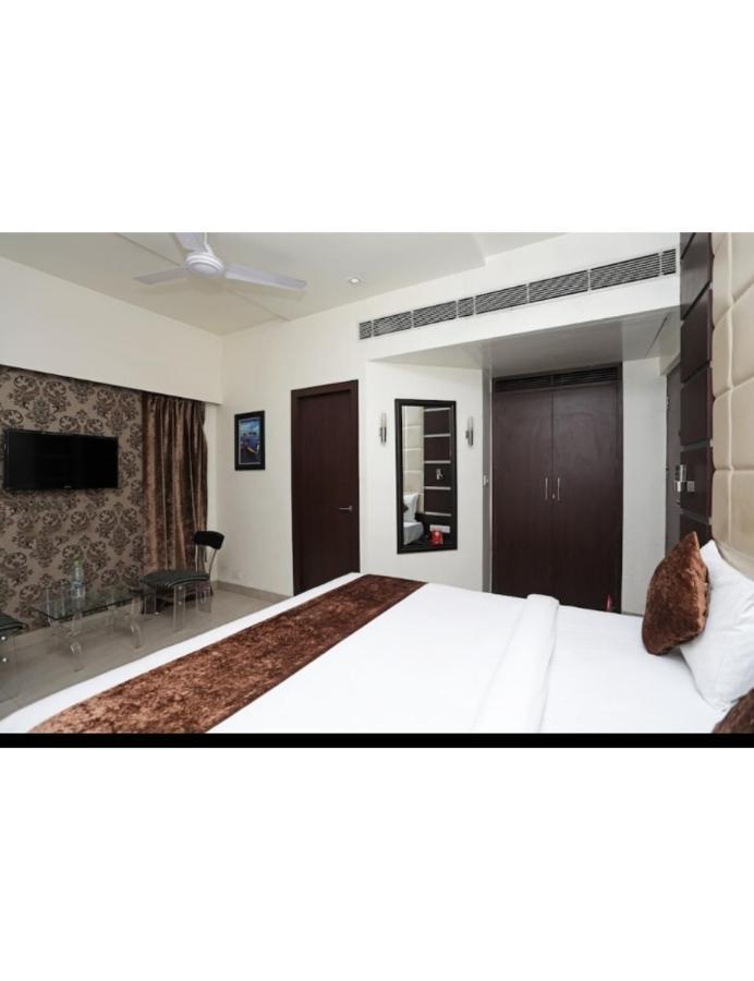 Hotel D Grand, บาแรลลี ภายนอก รูปภาพ