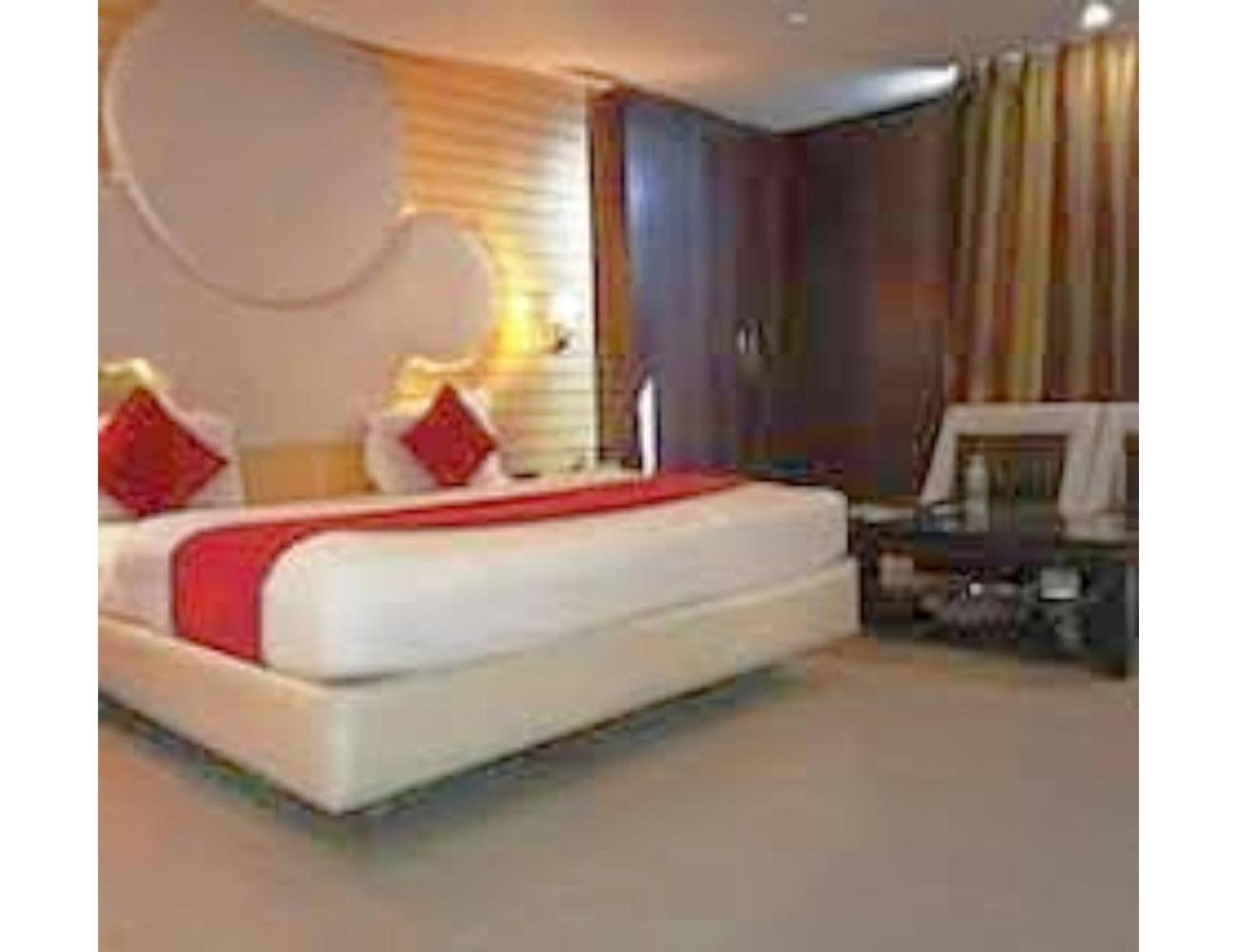 Hotel D Grand, บาแรลลี ภายนอก รูปภาพ