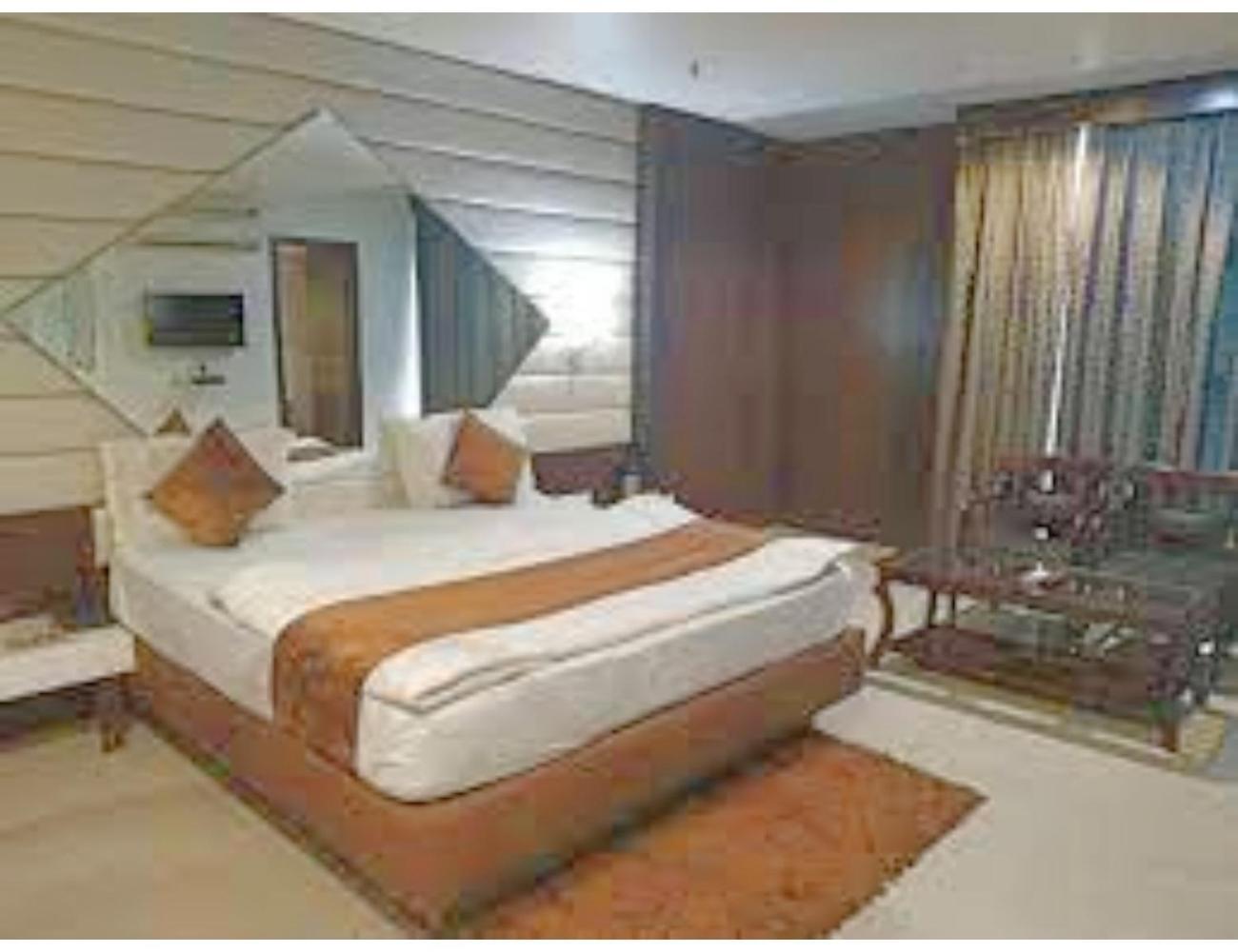 Hotel D Grand, บาแรลลี ภายนอก รูปภาพ